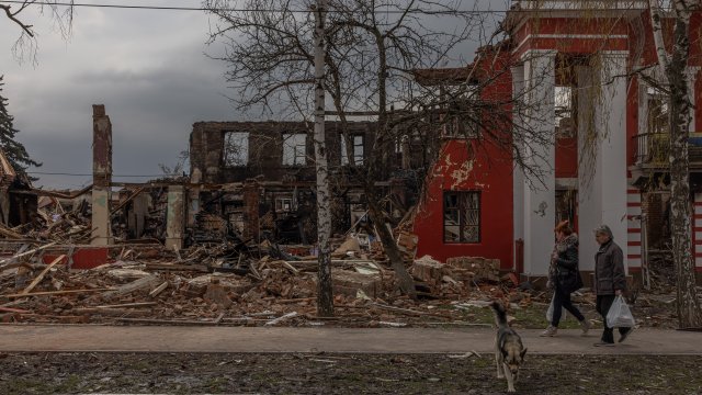 Цивилните жители в обсадените градове в Украйна имат спешна нужда