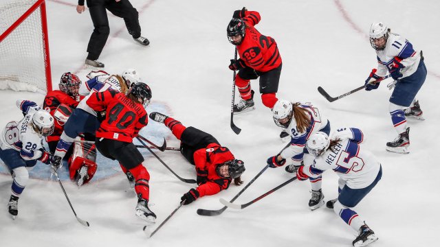 Канада надви САЩ с 3 2 за да спечели златото в