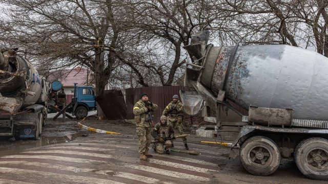 Въоръжените сили на Украйна извършват ограничени контраатаки по няколко фронта,