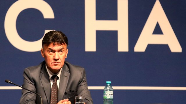 Ръководството на Българския футболен съюз и президентът Борислав Михайлов честитят