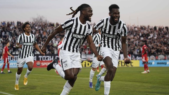 Локомотив Пловдив победи с 2 1 Пирин Благоевград като домакин в