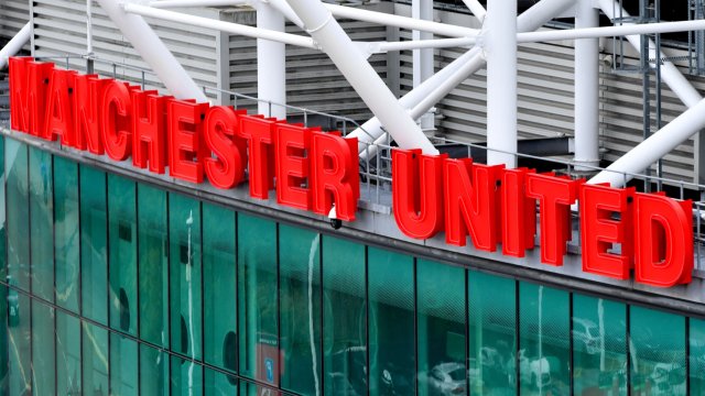 Собствениците на футболния клуб Манчестър Юнайтед  проучват стратегически варианти които биха