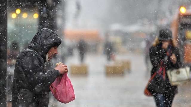 В понеделник през страната ще премине студен атмосферен фронт Облачността