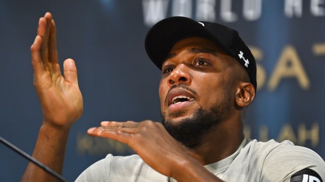 Бившият шампион по бокс на WBA IBF и WBO в