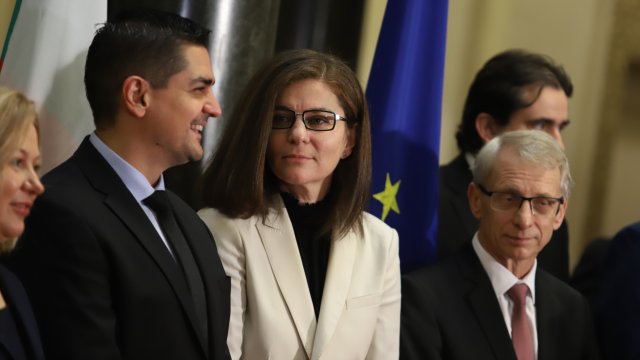 Министърът на външните работи Теодора Генчовска е дала положителна проба