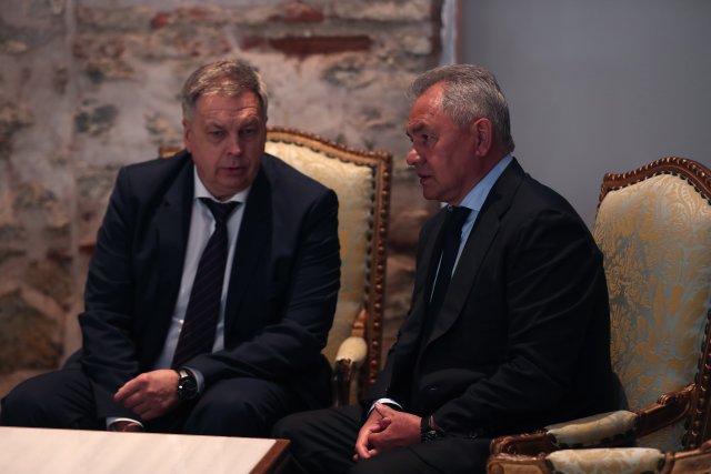 Представители на Турция Украйна Руската федерация и ООН подписаха споразумението