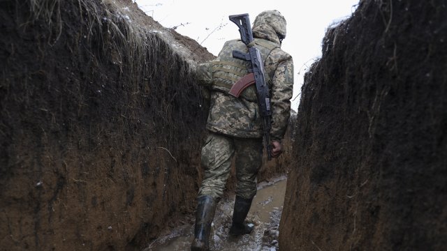 Властите в Киев се готвят за война в Донбас те