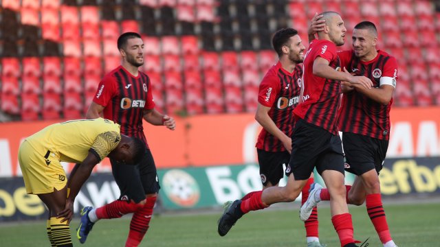 Локомотив София постигна първа победа за новия сезон след като надделя