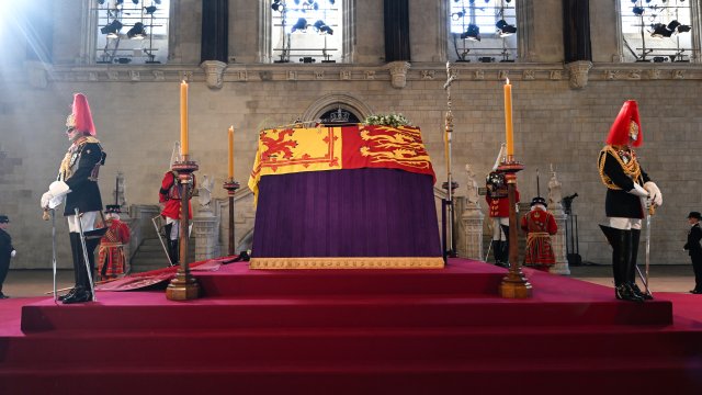 Делегацията на китайското правителство за държавното погребение на Елизабет II