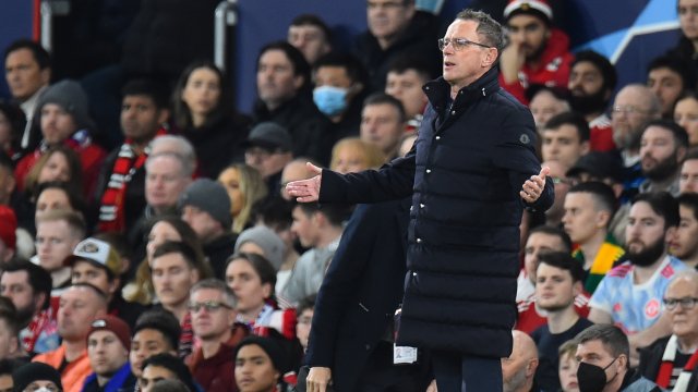 Манчестър Юнайтед се нуждае от няколко добри трансферни прозореца за