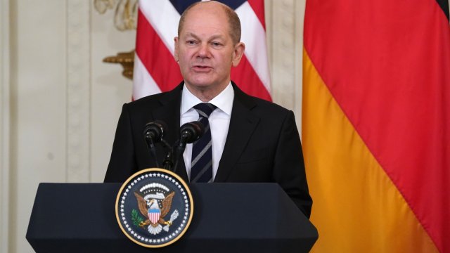 Германският канцлер Олаф Шолц предупреди да не се забраняват руският