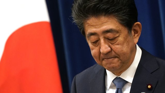Бившият премиер на Япония Шиндзо Абе е починал Това съобщава