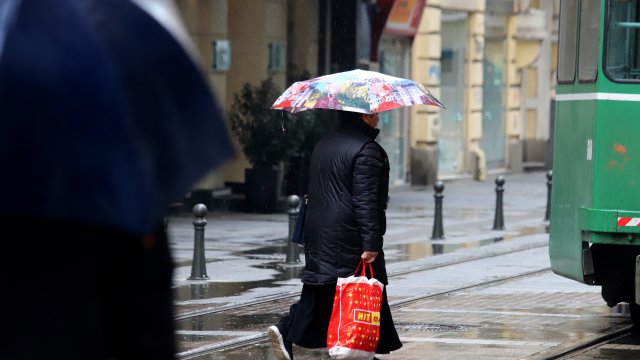 Жълт код за интензивни валежи от дъжд е в сила