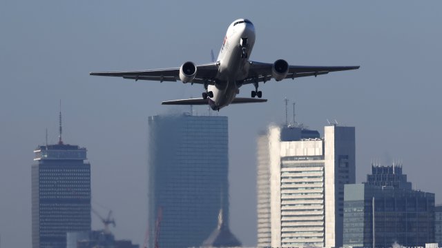 Въздушното пространство над езерото Мичиган е временно ограничено поради причини