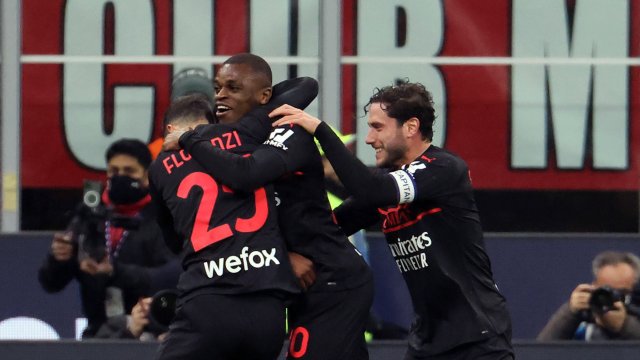 Милан продължава похода си към титлата след трудна победа с