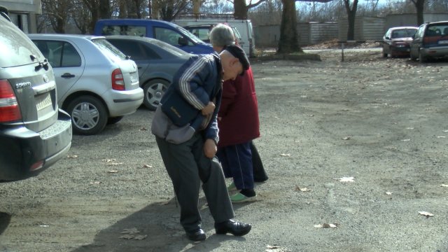 500 самотни и болни възрастни хора от отдалечени и труднодостъпни населени