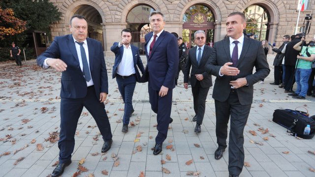 Законопроект за контрол за дерогация за закупуването вноса или трансфера