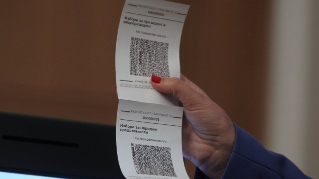 Оспорвана остава битката за второто място между Продължаваме промяната и БСП Към