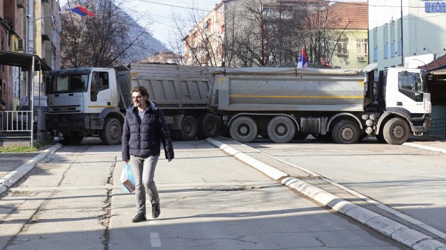 КФОР приветства решението за демонтиране на барикадите в Северно Косово.