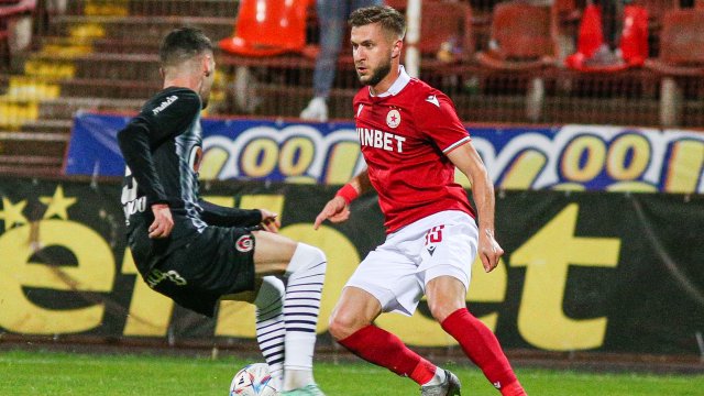 ЦСКА и Локомотив София завършиха при нулево равенство в последен