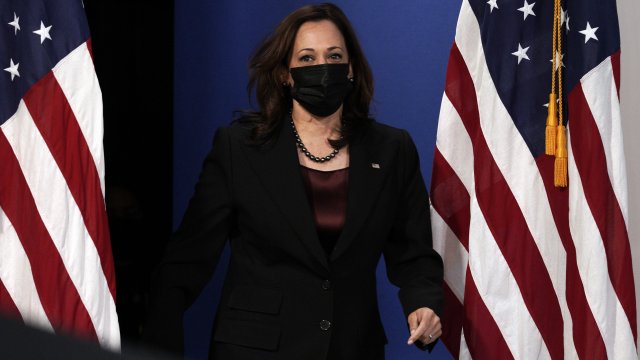 Камала Харис стана първата жена която има президентска власт в