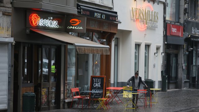 Белгийските власти приеха днес допълнителни противоепидемични мерки заради нестихващото повишение