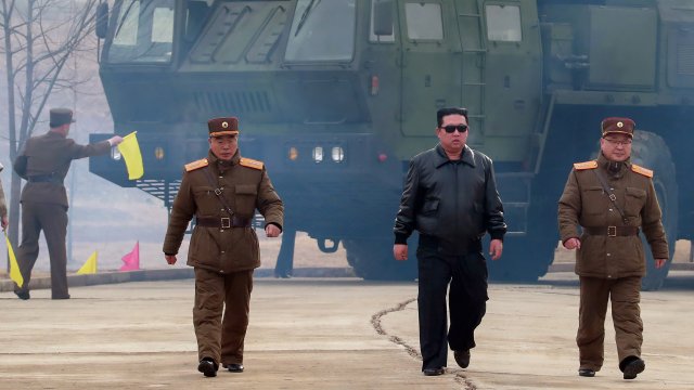 Севернокорейският лидер Ким Чен Ун се появи публично с кожено