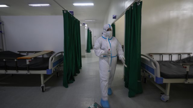 Броят на новите случаи на коронавирус по света на седмична