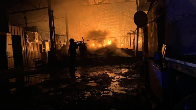 Пожар избухна във ферма край великотърновското село Шереметя Сигналът за