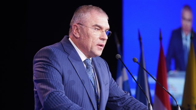 По думите му абсолютно недопустимо е три дни преди изборите