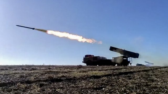 Украинските военновъздушни сили свалиха крилата ракета изстреляна срещу Киев от