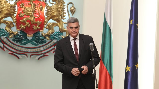 Никой по никакъв повод не ни налага решения свързани с