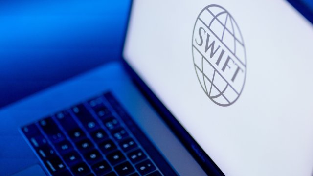 Европейският съюз прие да бъдат изключени основни руски банки от