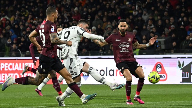 Ювентус разби с 3 0 като гост Салернитана в среща от