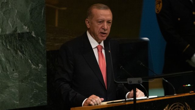 Председателят на турския парламент Мустафа Шентоп заяви че е инициирал