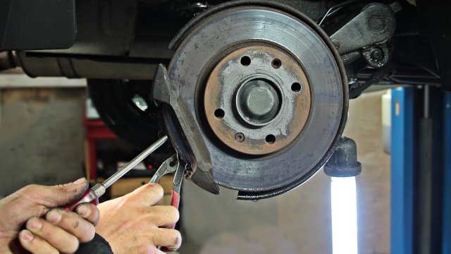 По време на фабричната гаранция много автомобилисти предпочитат да преминават