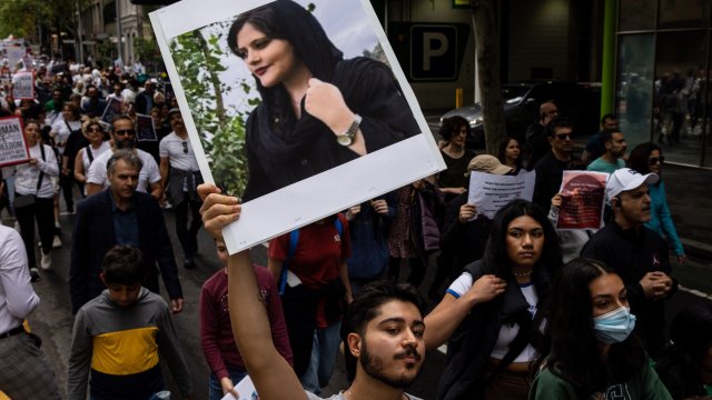 Иран издаде първата си смъртна присъда свързана с участие в