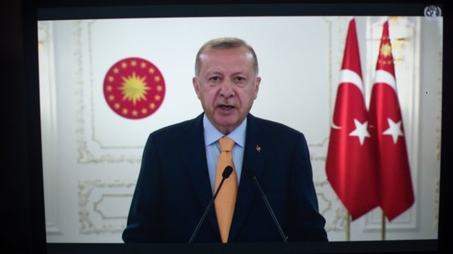 Турският президент Реджеп Тайип Ердоган потвърди своята неортодоксална икономическа политика,