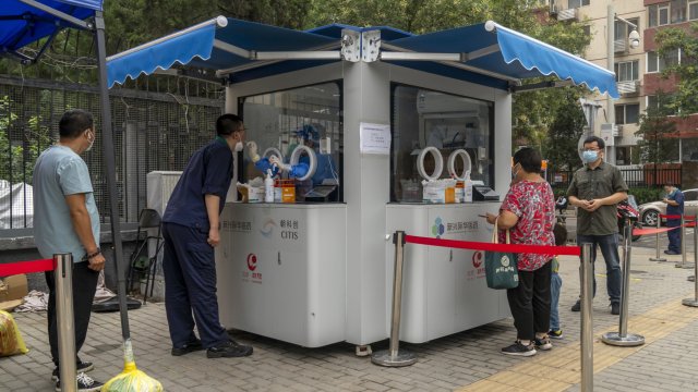 Китай регистрира 564 нови случая на заразяване с коронавирус за