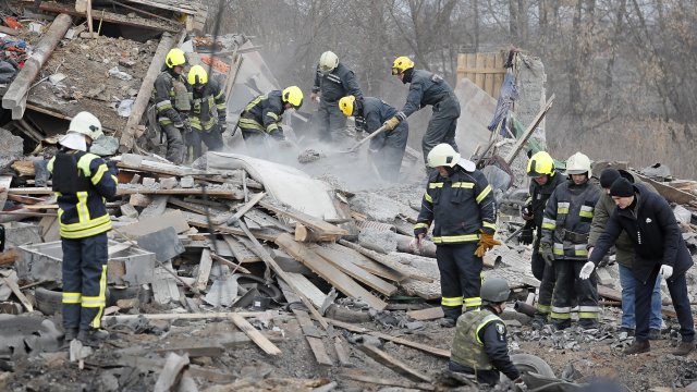 Взривове отекнаха днес в няколко украински града след като по рано