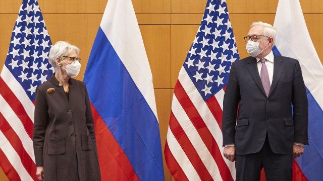 САЩ и Русия завършиха преговорите си по сигурността в Женева