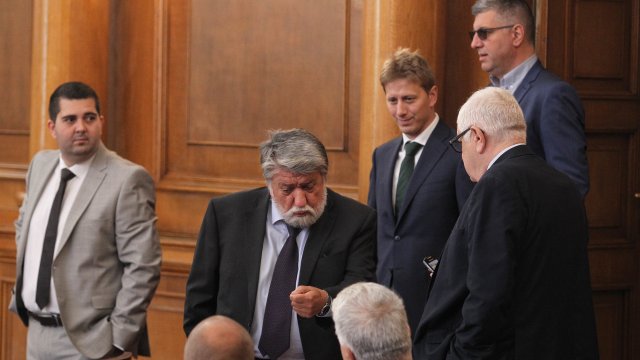 В парламента вече е внесен удължаващ закон с който бюджетът