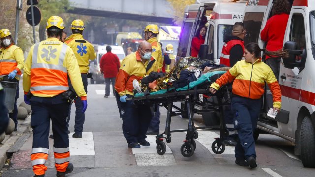 Най малко 15 души бяха ранени при дерайлиране на влак от