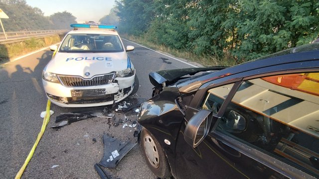 Пътен инцидент настъпи тази сутрин в Казанлък докато полицията отцепва