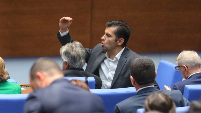  Ние продължаваме да работим към мечтата за правова държава, написа Петков.