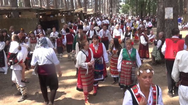 Втори ден от фестивала на народната носия в Жеравна