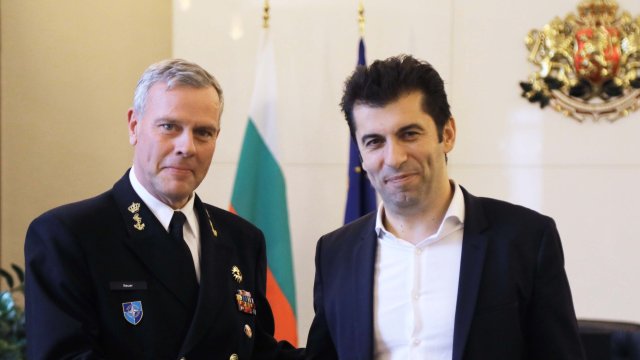 Премиерът Кирил Петков се срещна с председателя на Военния комитет
