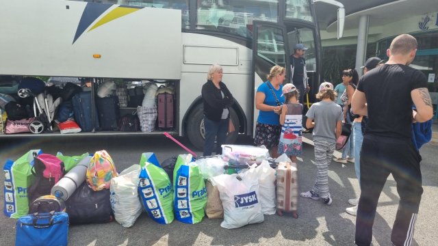 Украински граждани започнаха да се изнасят от хотелите в Слънчев