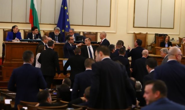 Скандал между депутати от БСП за България и Възраждане почти