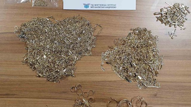 2 кг контрабандни златни изделия на стойност 144 067 лева